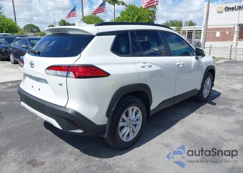 2024 Toyota Corolla Cross Le z USA, uszkodzony, nr VIN 7MUCAAAG1RV084549